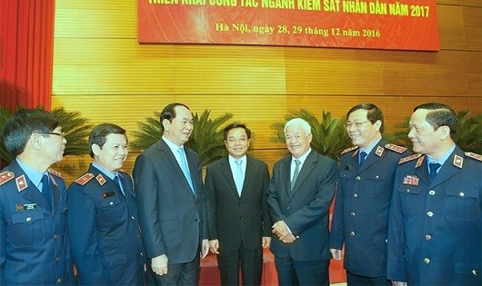 Chủ tịch nước Trần Đại Quang với các đại biểu. Ảnh: NHAN SÁNG (TTXVN)