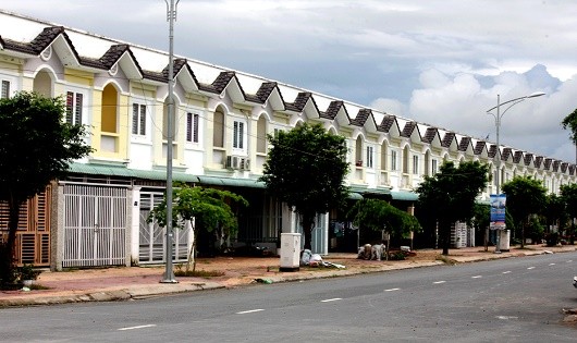 Nhiều căn nhà trong KDC Thường Thạnh mua đã lâu nhưng giấy tờ thì chẳng có, không khác gì đang ở “chui”.