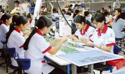 Lao động nữ cần nhiều chính sách ưu tiên để nâng cao năng suất lao động.