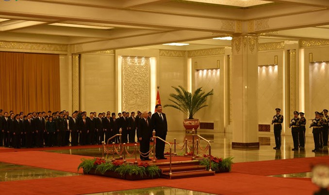 Tổng Bí thư, Chủ tịch nước Trung Quốc Tập Cận Bình đón Tổng Bí thư Nguyễn Phú Trọng.