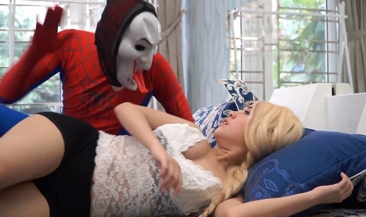 Một cảnh trong clip kênh Elsa Spiderman.