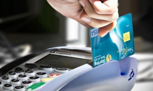 Nhiều người tiêu dùng Việt Nam vẫn chưa có thói quen thanh toán qua thẻ.
