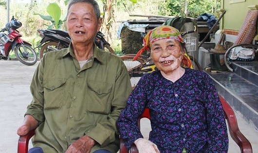 Vợ chồng ông Tỵ, bà Cảnh - hai cựu thanh niên xung phong tại “tọa độ lửa” Truông Bồn.