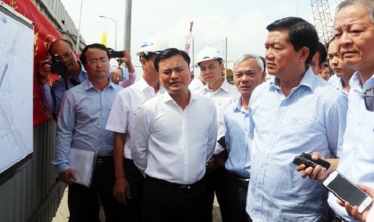 Bí thư Thành ủy Đinh La Thăng dẫn đầu đã đến kiểm tra tiến độ dự án