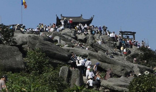 Yên Tử là một trong những địa điểm du lịch văn hóa tâm linh, sinh thái, thắng cảnh, thu hút du khách trong và ngoài nước trong dịp đầu xuân.