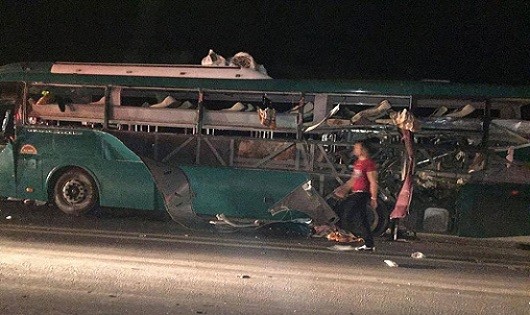Nổ xe khách giường nằm tại Bắc Ninh, 2 người chết 12 người bị thương
