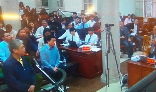 Bị cáo Nguyễn Xuân Sơn -  nguyên TGĐ OceanBank trả lời câu hỏi của luật sư