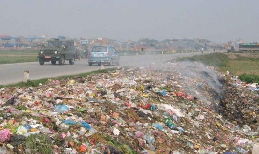 Ô nhiễm môi trường đang từng ngày bóp nghẹt cuộc sống của người dân.
