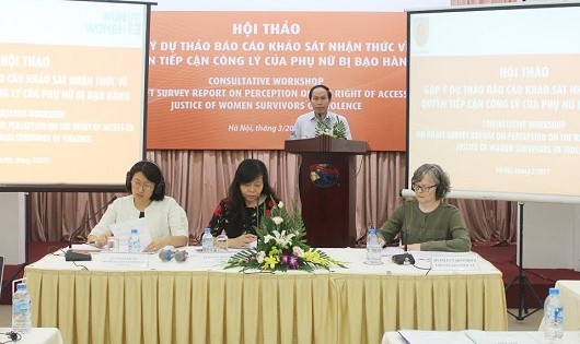 Thứ trưởng Bộ Tư pháp Lê Tiến Châu phát biểu tại hội thảo.