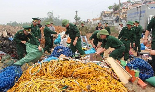 BĐBP tỉnh Quảng Ninh tổ chức tiêu hủy tang vật khai thác thủy sản 
trái phép.