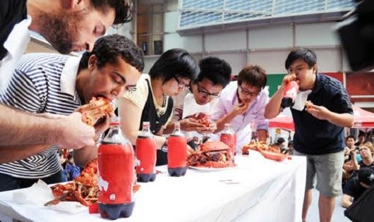 Trổ tài nấu ăn và thi tài ăn uống hứa hẹn hấp dẫn tại Lễ hội Ẩm thực Quốc tế.