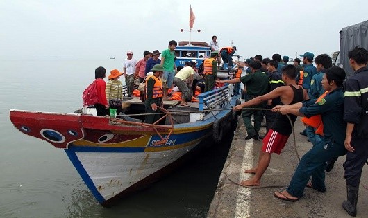 Huyện Cần Giờ (TP HCM) tổ chức việc sơ tán, di dời dân ở xã Đảo Thạnh An và các vùng nguy hiểm về nơi trú bão an toàn.
(Ảnh: Thanh Vũ/ phongchonglutbaotphcm.gov.vn)