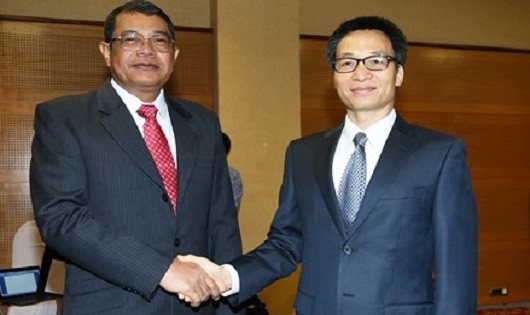 Phó Thủ tướng Vũ Đức Đam và Phó Thủ tướng Campuchia Ke Kim Yan. Ảnh: VGP/Đình Nam