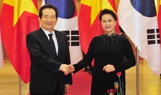 Chủ tịch Quốc hội Nguyễn Thị Kim Ngân và Chủ tịch Quốc hội Hàn Quốc Châng Sê Kun. Ảnh: Quang Khánh