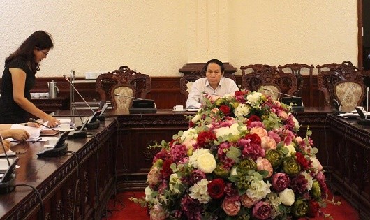 Thứ trưởng Lê Tiến Châu nghe báo cáo Dự thảo Nghị định.