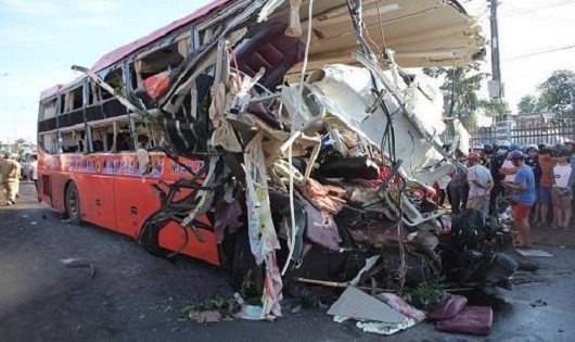 Hiện trường vụ tai nạn giao thông thảm khốc tại Gia Lai.