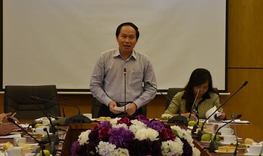 Thứ trưởng Lê  Tiến Châu phát biểu tại cuộc họp.
