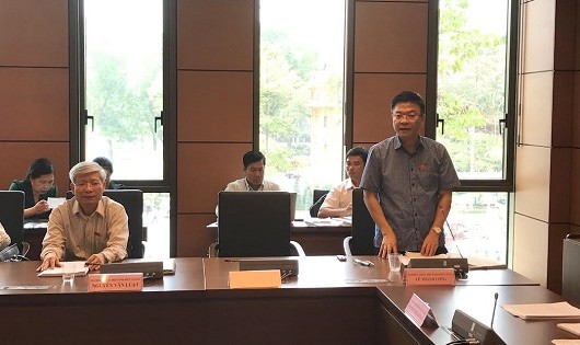Bộ trưởng Lê Thành Long phát biểu tại phiên họp tổ.