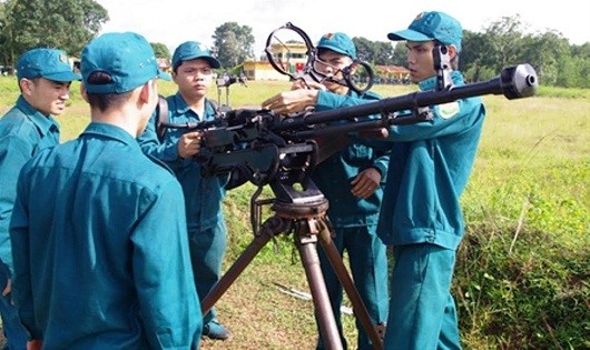 Lực lượng tự vệ doanh nghiệp FDI thực hành huấn luyện.