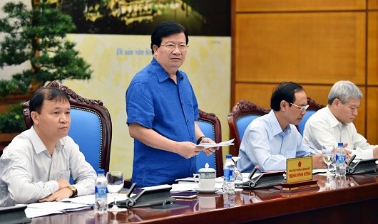Phó Thủ tướng Trịnh Đình Dũng phát biểu chỉ đạo tại cuộc họp