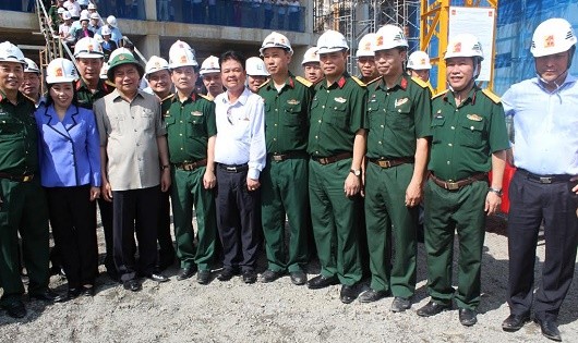 Thủ tướng Nguyễn Xuân Phúc thăm và kiểm tra dự án xây mới Bệnh viện Bạch Mai cơ sở 2 tại Hà Nam - Công trình do Binh đoàn 11 thi công.