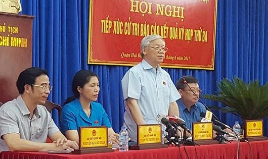 Tổng Bí thư Nguyễn Phú Trọng phát biểu tại buổi tiếp xúc cử tri.