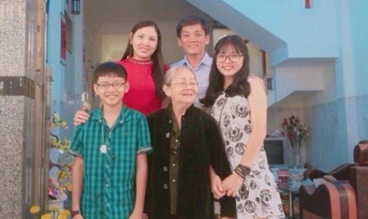 Gia đình cô bé Nguyễn Vũ Anh Thư luôn bên nhau ở mọi nơi, mọi lúc. 