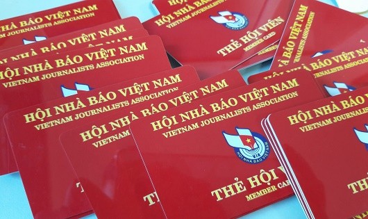 Chi hội Nhà báo Báo Pháp luật Việt Nam kết nạp thêm 60 hội viên mới