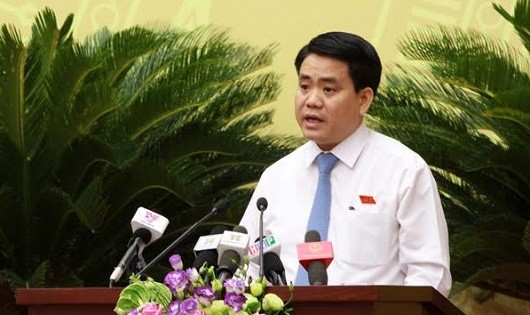 Chủ tịch UBND TP Hà Nội Nguyễn Đức Chung phát biểu tại kỳ họp.