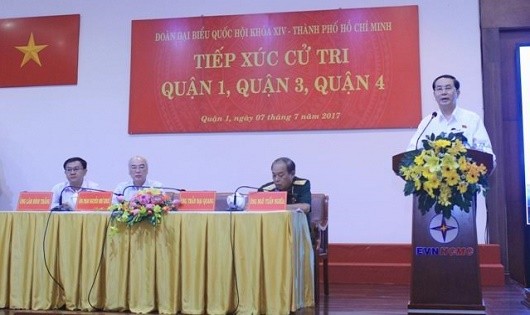 Chủ tịch nước Trần Đại Quang trả lời các ý kiến cử tri.