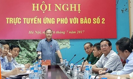 Thứ trưởng Bộ NN&PTNT Hoàng Văn Thắng, Phó trưởng ban thường trực BCĐ Phòng chống thiên tai quốc gia chủ trì buổi họp trực tuyến ngày 16/7.