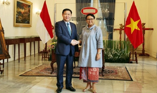 Phó Thủ tướng Vương Đình Huệ và Bộ trưởng Ngoại giao Indonesia Retno Marsudi