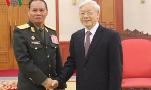 Tổng Bí thư Nguyễn Phú Trọng tiếp Chủ nhiệm Tổng cục Chính trị Quân đội Nhân dân Lào (Ảnh báo VOV)