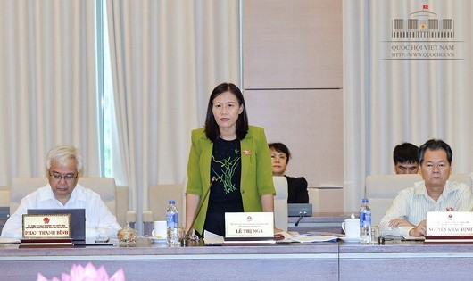 Chủ nhiệm Ủy ban Tư pháp của Quốc hội, Lê Thị Nga phát biểu.
