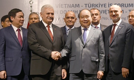 Thủ tướng Nguyễn Xuân Phúc và Thủ tướng Thổ Nhĩ Kỳ Binali Yıldırım dự Diễn đàn Doanh nghiệp Việt Nam - Thổ Nhĩ Kỳ