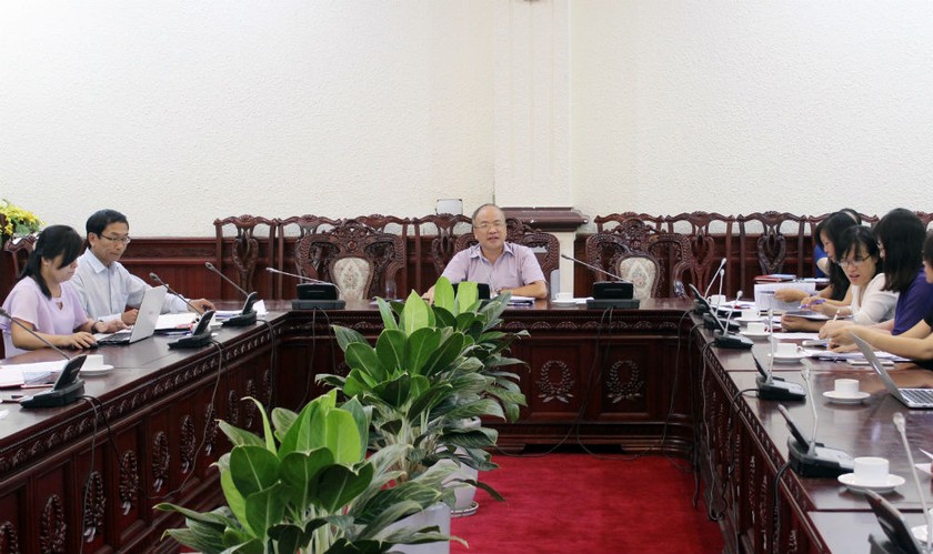 Thứ trưởng Bộ Tư pháp Phan Chí Hiếu chủ trì cuộc họp thẩm định