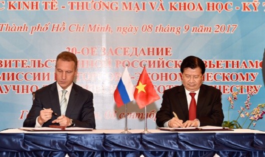 Hai Phó Thủ tướng Nga và Việt Nam ký Biên bản khóa họp.