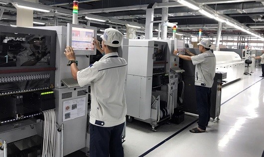 Một góc dây chuyền sản xuất thiết bị công nghiệp CNTT tại nhà máy sản xuất số 2 của VNPT tại Khu công nghệ cao Hòa Lạc