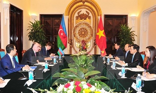 Phó Thủ tướng, Bộ trưởng Ngoại giao Phạm Bình Minh hội đàm với Bộ trưởng Ngoại giao Cộng hòa Azerbaijan Elmar Mammadyarov đang thăm chính thức Việt Nam. (Ảnh: Nguyễn Khang/TTXVN)