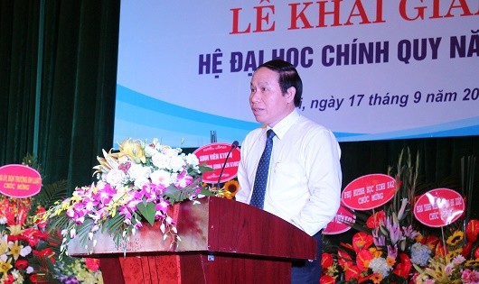 Thứ trưởng Lê Tiến Châu phát biểu tại lễ khai giảng.