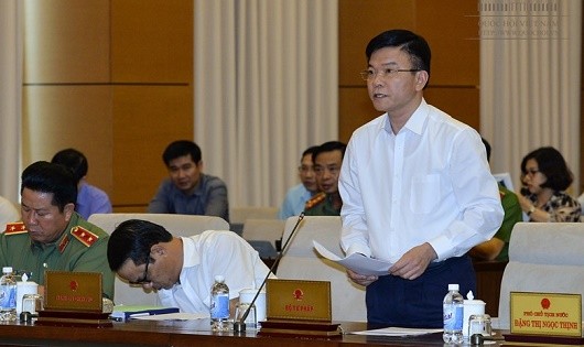 Bộ trưởng Bộ Tư pháp Lê Thành Long trình bày Tờ trình Dự án Luật PCTN (sửa đổi).