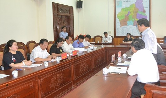 Ông Lê Minh Tâm-Phó Chủ tịch kiêm Tổng Thư ký Hội Luật gia Việt Nam phát biểu ý kiến trong buổi làm việc với Thường trực Tỉnh ủy Gia Lai. 