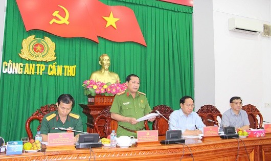 Đại tá Nguyễn Văn Thuận, Phó Giám đốc Công an TP Cần Thơ phát biểu tại buổi làm việc.