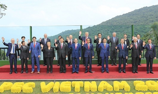 Các nhà lãnh đạo APEC chụp ảnh lưu niệm tại Đà Nẵng.