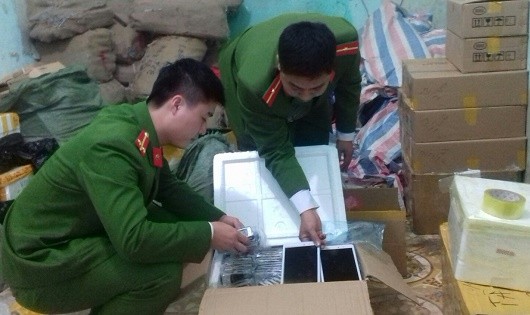 PC46 Công an tỉnh Lạng Sơn thu giữ lô điện thoại được vận chuyển qua đường tiểu ngạch.