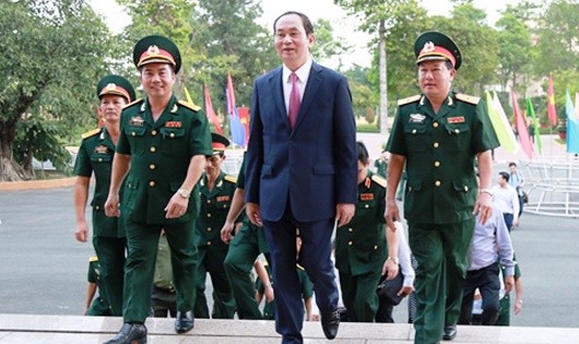 Chủ tịch nước Trần Đại Quang thăm và chúc Tết Quân đoàn 4.