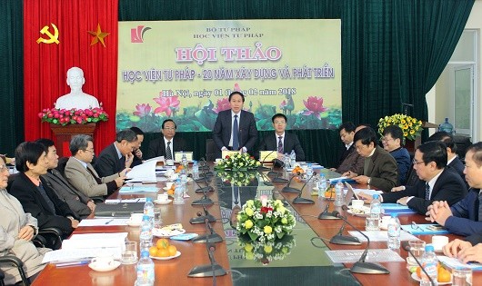 Thứ trưởng Bộ Tư pháp Lê Tiến Châu phát biểu khai mạc Hội thảo.