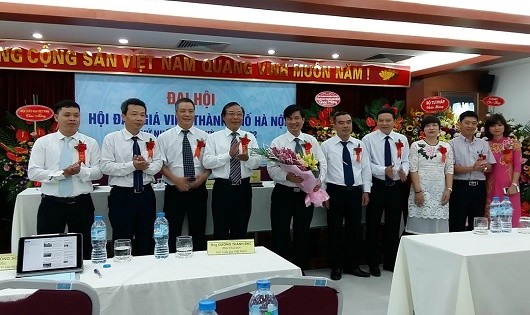 Ra mắt Ban Chấp hành Hội Đấu giá viên TP Hà Nội khóa I, nhiệm kỳ 2017-2022.