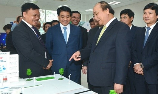 Thủ tướng Nguyễn Xuân Phúc và Đoàn công tác thăm, làm việc với Ban quản lý Khu CNC Hòa Lạc.