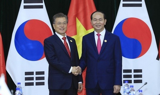 Chủ tịch nước Trần Đại Quang gặp gỡ Tổng thống Hàn Quốc Moon Jae In trong Tuần lễ Cấp cao APEC 2017. Ảnh: TTXVN.
